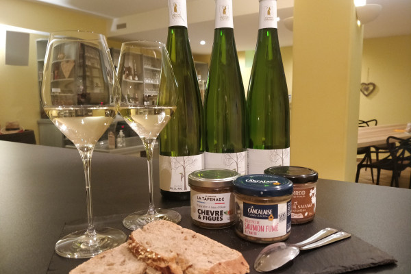 Senses on the edge: wine through smell and taste - Bonjour Alsace