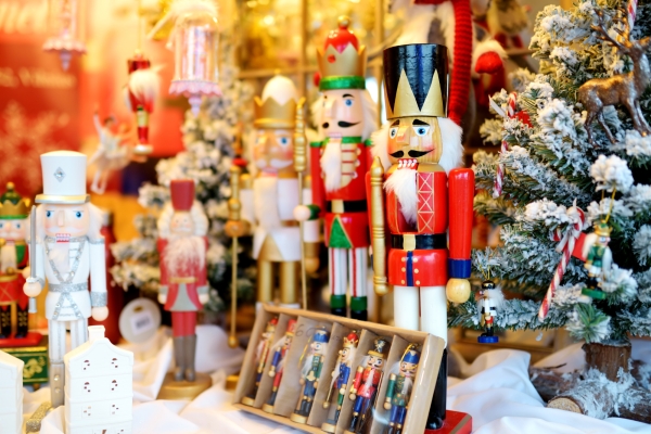 Unusual treasure hunt on the Christmas market (Riquewihr) - Bonjour Alsace