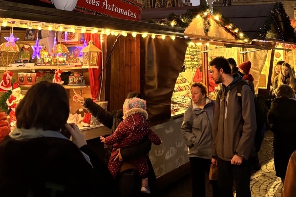 Unusual treasure hunt on the Christmas market (Riquewihr) - Bonjour Alsace